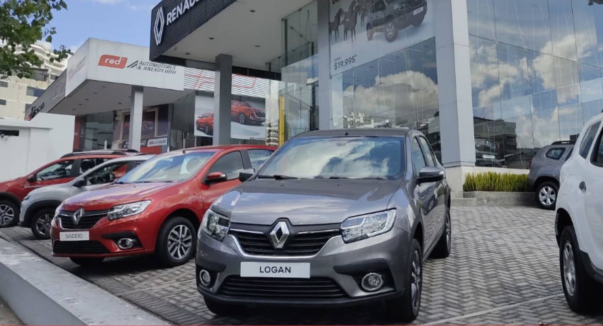 Renault fue la marca que más carros vendió durante 2023 en Colombia, pero tuvo problema que preocupa y ahora lo persigue Toyota y Chevrolet.