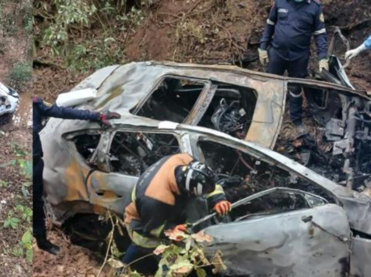 Accidente de camioneta Mazda en Melgar que se volcó e incendió. Uno de los muertos trabajaba en Cafam y las víctimas era una pareja de esposos. 