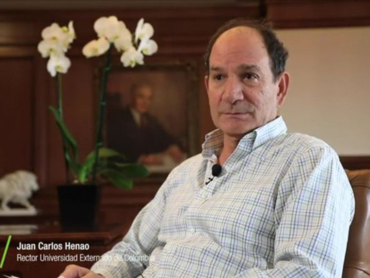 Quién era Juan Carlos Henao, exrector de la Universidad Externado que murió este martes 2 de enero en Bogotá. Petro mandó mensaje autoelogiándose. 