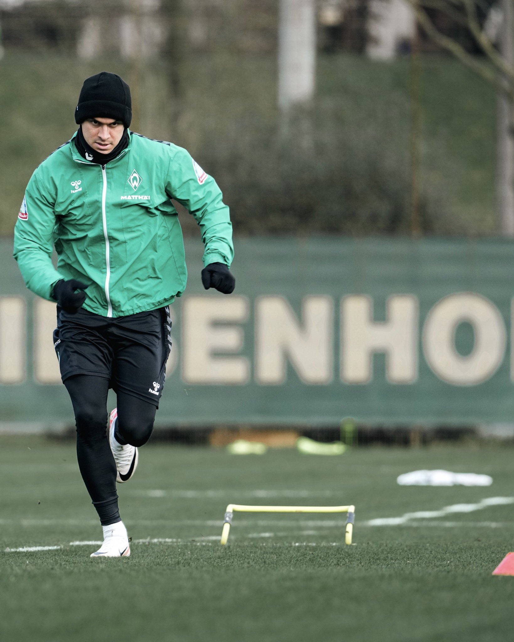 Rafael Santos Borré podría salir del Werder Bremen.