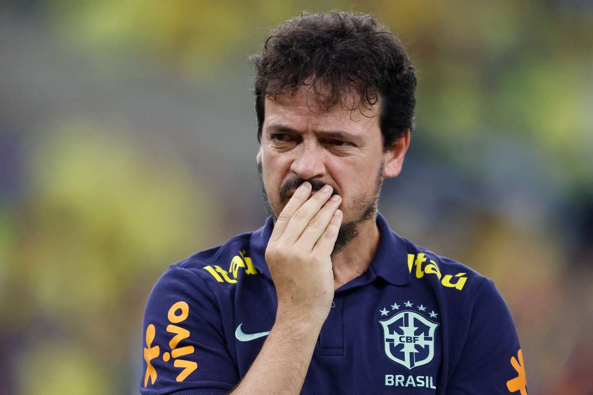 Foto de Fernando Diniz, en nota de que Brasil despidió al técnico luego de perder con Selección Colombia y más derrotas