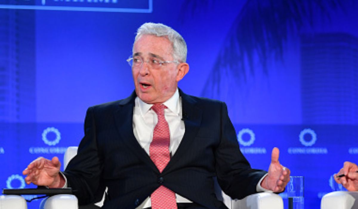 Álvaro Uribe advierte a trabajadores y pensionados por reformas de Gustavo Petro