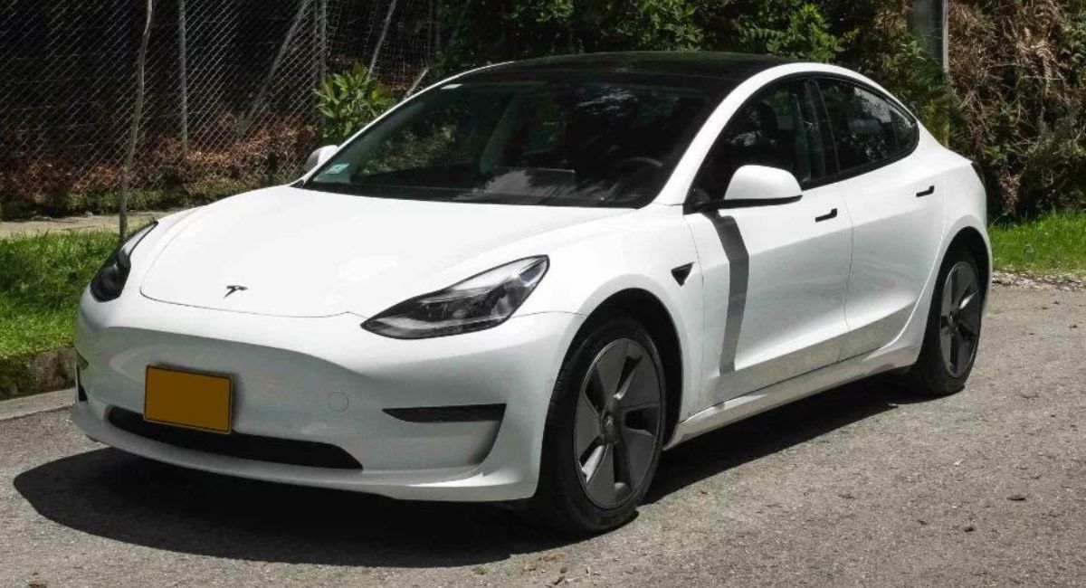 Tesla inicia 2024 con problemas: 1.6 millones de carros eléctricos fueron llamados a revisión urgente en China por falla con piloto automático.
