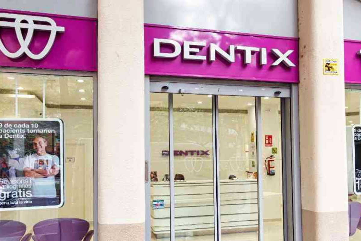 Exempleados de clínica Dentix en Colombia han señalado que este centro médico no paga liquidaciones ni seguro social. MinTrabajo anunció investigaciones.