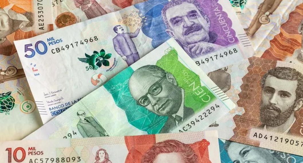 Foto de dinero colombiano, en nota de que dueño de Super Ricas, rival de Nutresa, compró Pronal, propietario de La Niña; qué busca el negocio