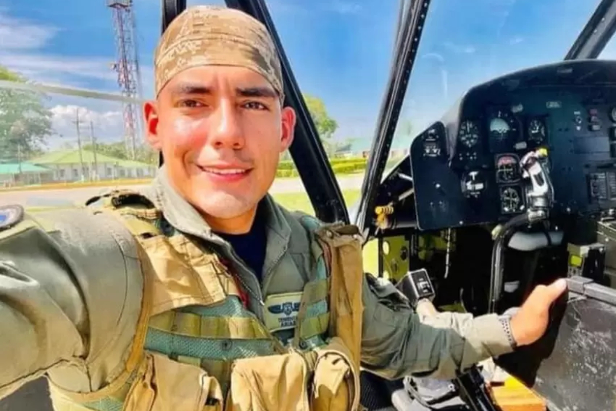 Trágica muerte de un piloto de la Fuerza Aérea Colombiana por un árbol que le cayó encima cuando se encontraba manejando su motocicleta. 