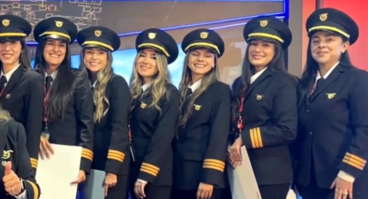La aerolínea Avianca abrió una convocatoria de becas para mujeres que quieran ser pilotos en Colombia y cubre el 100 % de los estudios.