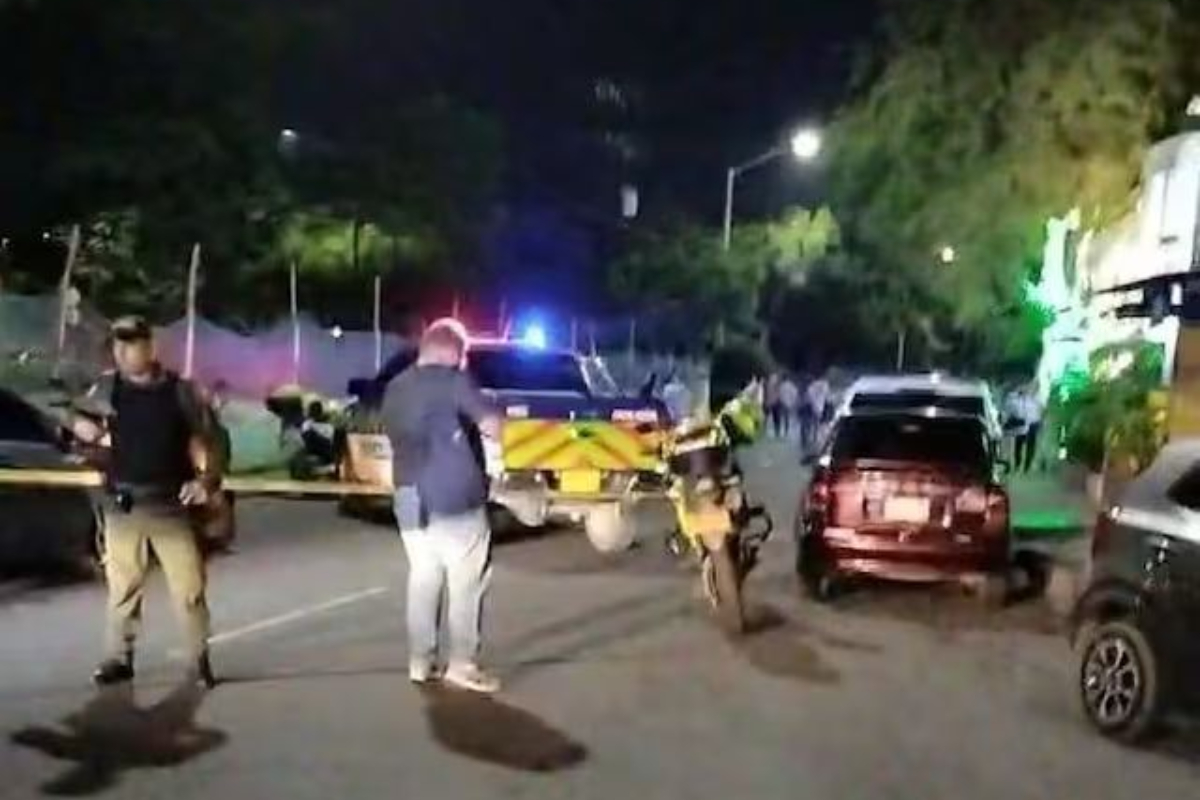 Lanzan granada frente a un concesionario en Cúcuta. Por este hecho se reportan 2 heridos por la detonación y se buscan a los delincuentes. 