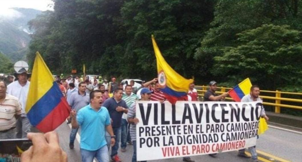 Foto de protestas en Monterredondo (Cundinamarca), en nota de cierre en la vía al Llano desde Bogotá: en qué zona es y por qué está bloqueado