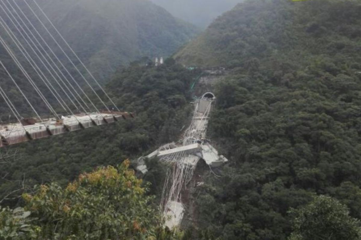 Foto de puente Chirajara derrumbado a propósito de nueva construcción lista