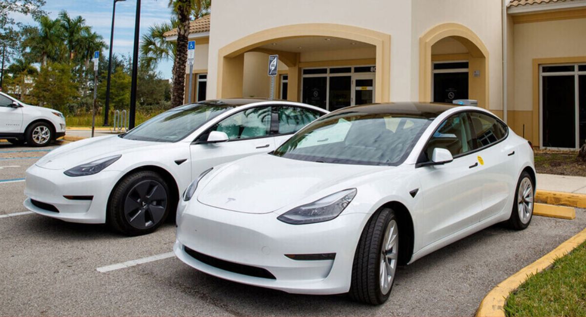 Hertz, empresa dedicada al alquiler de vehículos, decidió poner en venta 20.000 carros eléctricos para reemplazarlos por modelos a gasolina.