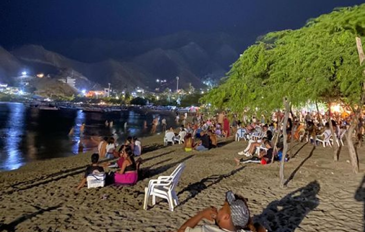 Turistas pagaron cuenta en playa de Santa Marta, que en Cartagena saldría por un ojo de la cara.