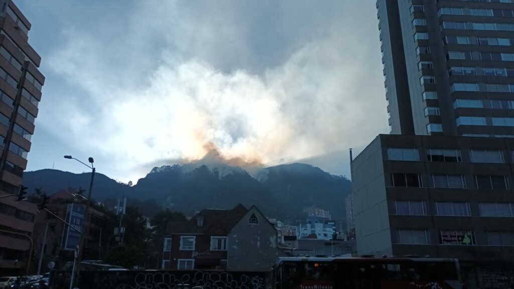 Incendio en los cerros de Bogotá hoy 23 de enero