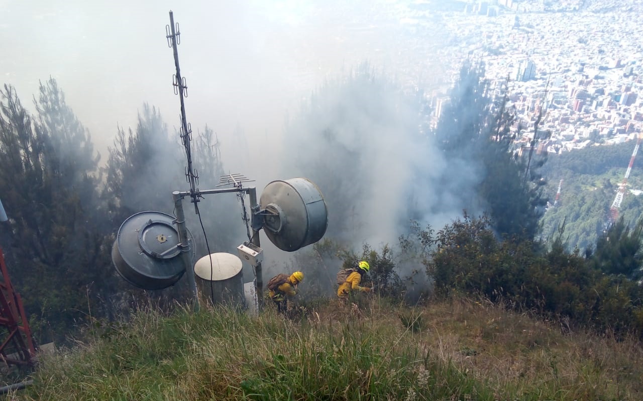 Incendios cerca del cerro del cable en cerros orientales de Bogotá el 24 de enero de 2024.