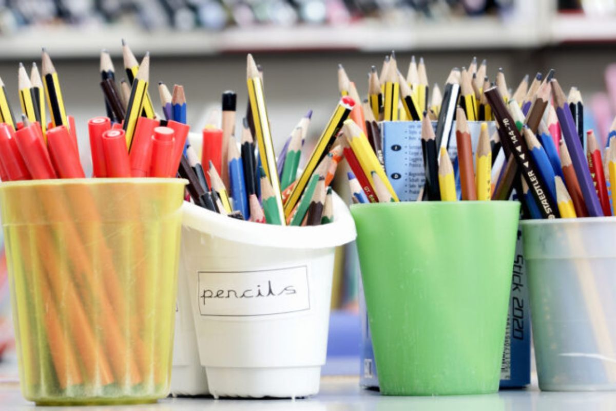 Foto de lápices por subsidio bono escolar de Colsubsidio
