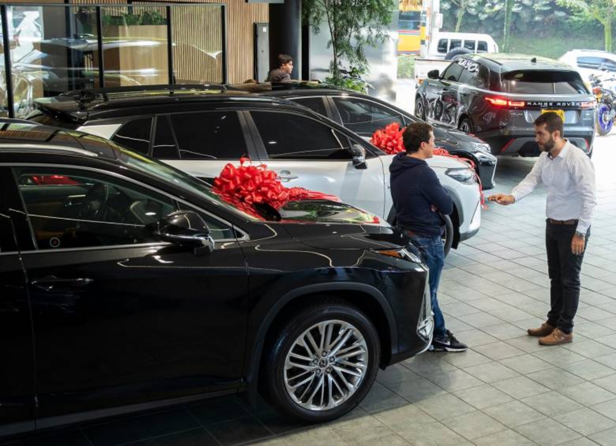 Marcas de carros confían en que caída de tasas de interés en Colombia dinamizará las ventas este año