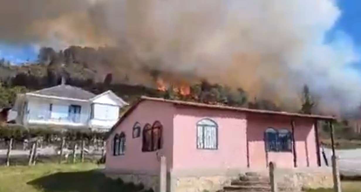 Alerta por incendios en Sopó, Cundinamarca, cerca a casas; queja por corte de agua