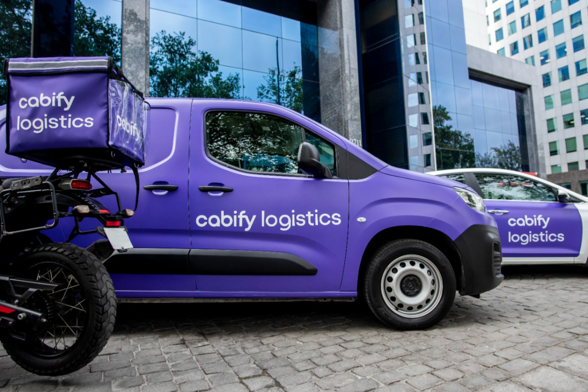 Cabify incorporará los servicios de buses, vans y carros eléctricos en 2024. La idea de la compañía es ofrecer también un crédito de viaje a sus usuarios. 