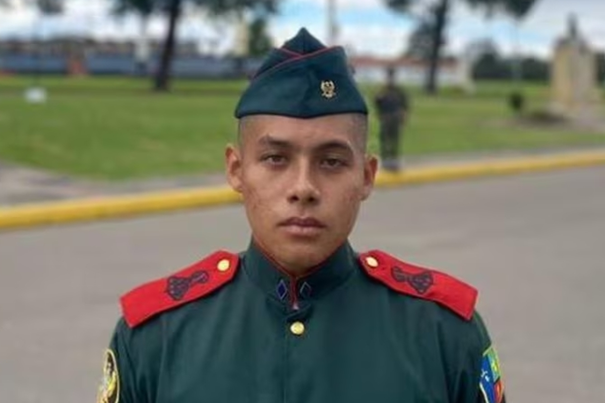 Madre del cadete fallecido en la Escuela Militar José María Córdova culpó al Ejército de dejar morir a su hijo por el virus que sufrió y que se propagó. 