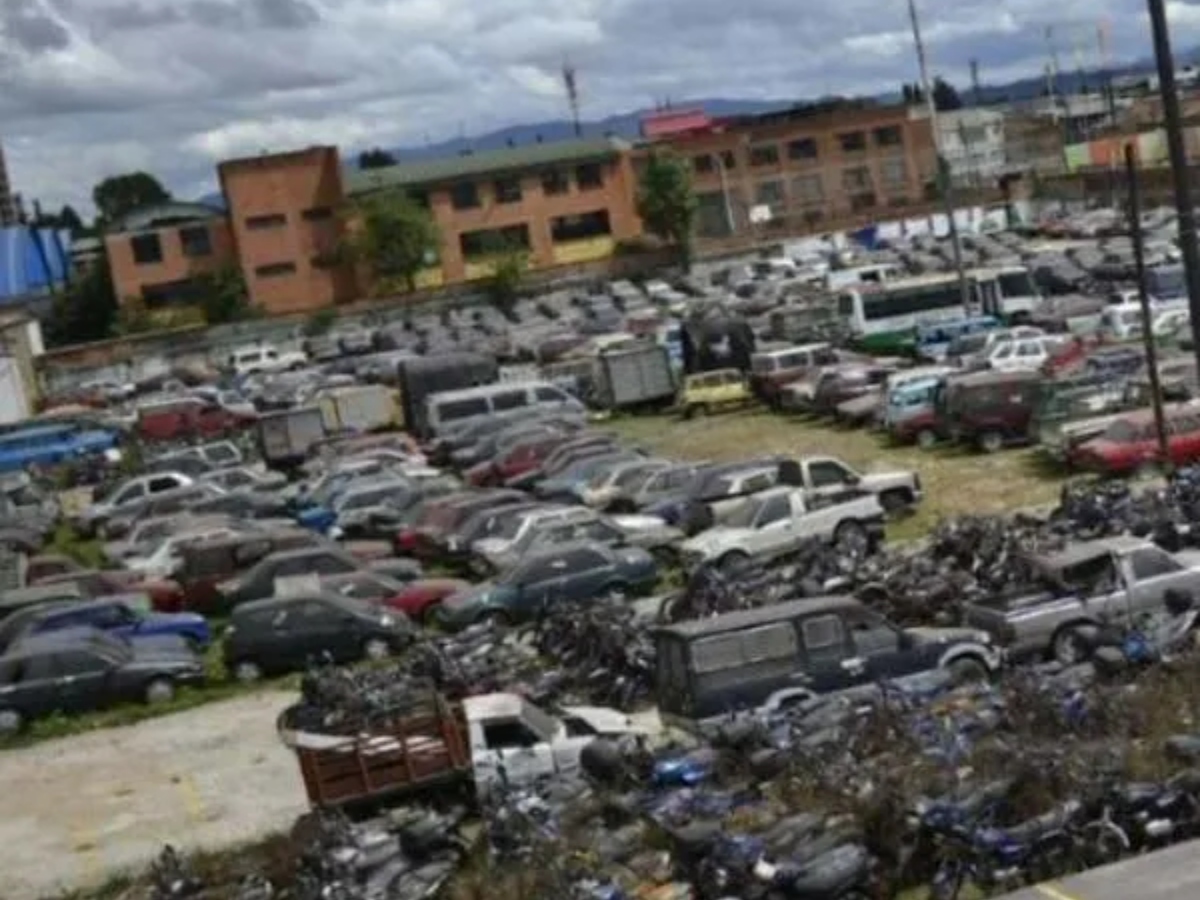 Patios de Bogotá cobrarían $ 700.000 por arreglar el exosto de un vehículo