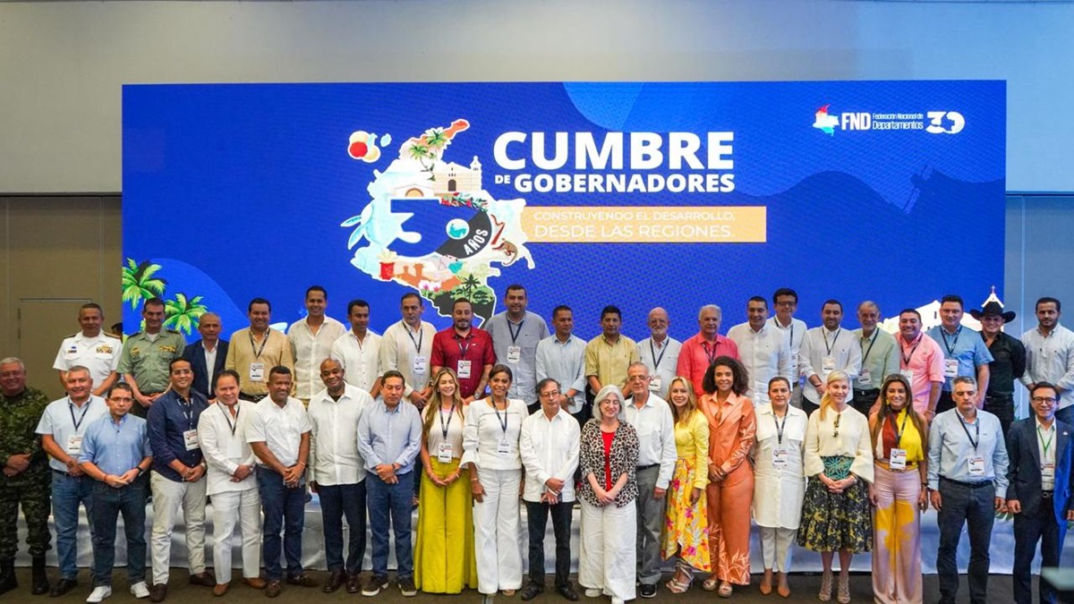 Cumbre de Gobernadores de Colombia reunidos con el presidente Gustavo Petro