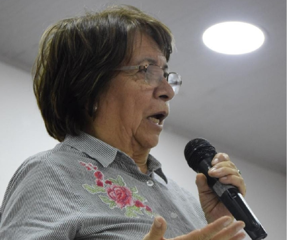 La senadora Aída Avella, que culpó a constructores de fallas geológicas.
