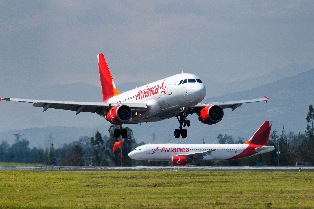 Descubre los cambios en las tarifas de Avianca para vuelos internacionales, con opciones flexibles y nuevas rutas anunciadas para pasajeros colombianos
