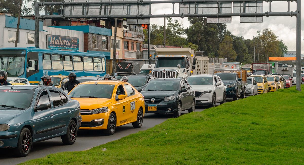 En Colombia existe una multa de tránsito  cuyo castigo es la cancelación de por vida de la licencia de conducción y un comparendo por 60 millones de pesos.