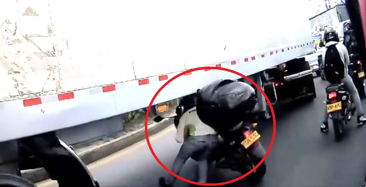 Motociclista que se metió debajo de tractomula para evitar trancón; hoy en Bogotá