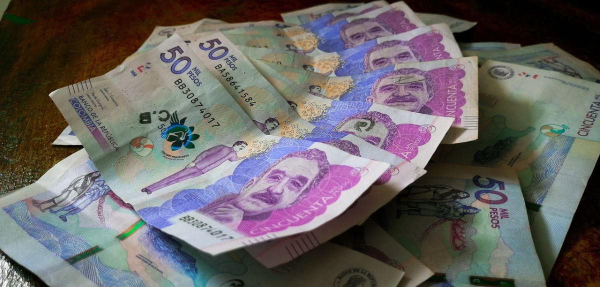 Billetes colombianos, en nota sobre cómo adelantar pago de nómina en Davivienda y otros bancos