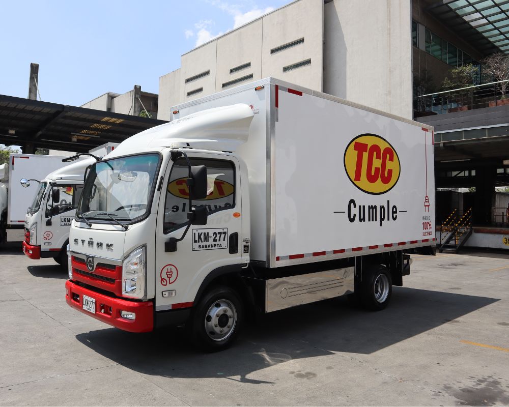 TCC: la apuesta por el cuidado del medio ambiente y la sostenibilidad a través de sus nuevos camiones eléctricos que ayudan a mejorar la calidad del aire.