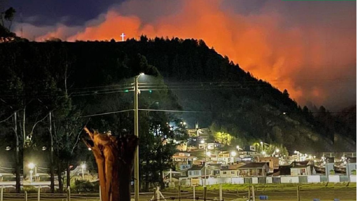 Cerros de Cucunubá, Cundinamarca, durante incendio forestal del 20 de febrero de 2024.