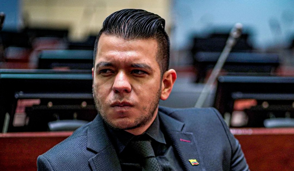 Jota Pe Hernández, senador que celebró la muerte de los dos ladrones que intentaron robar restaurante.