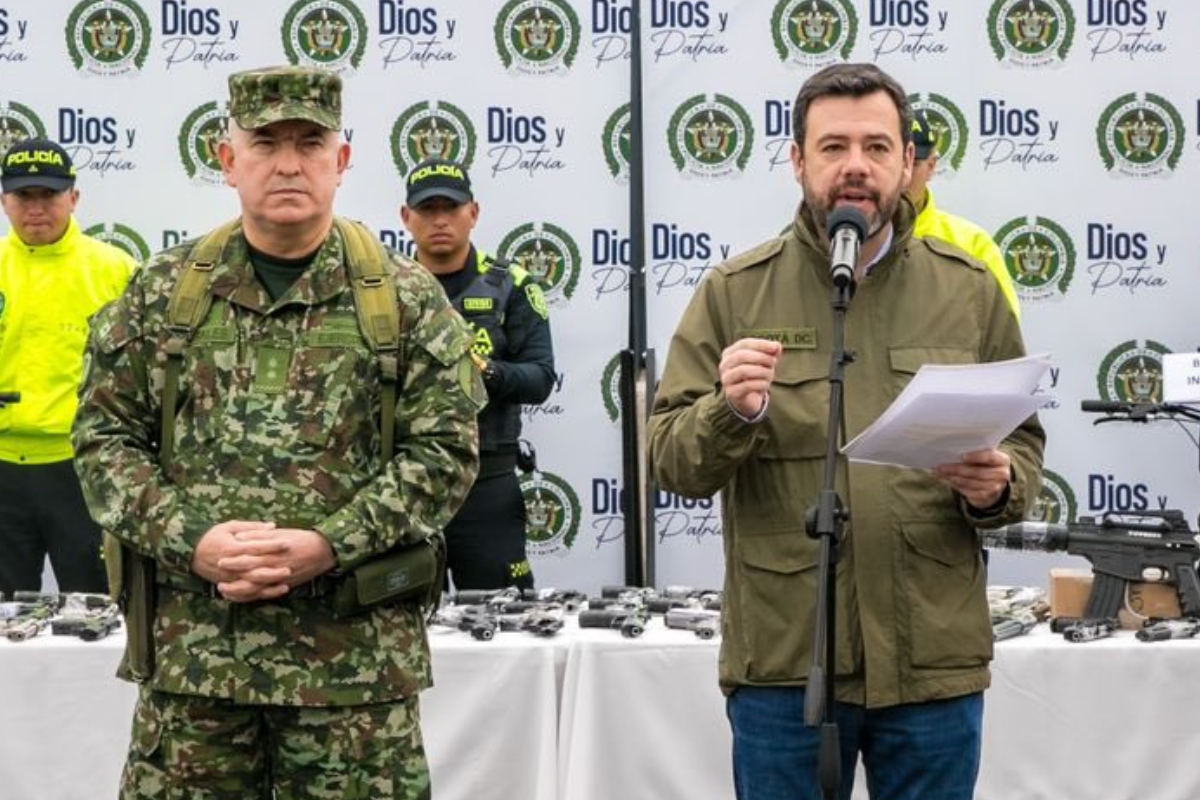 El alcalde de Bogotá, Carlos Fernando Galán, aclaró si piensa en militarizar Bogotá ante la crisis de seguridad que vive la ciudad y anunció nuevas medidas