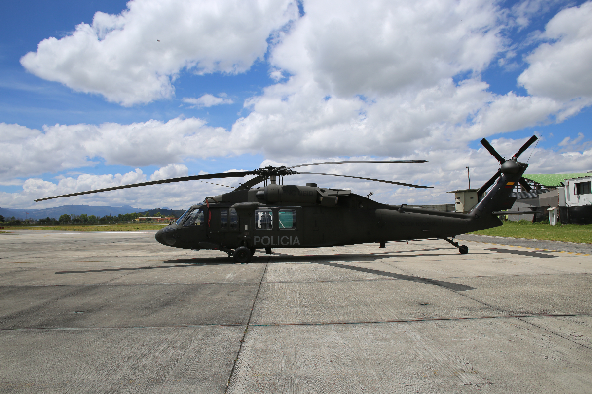 Desapareció helicóptero de la Policía que cubría la ruta Medellín-Tuluá. Perdió contacto con la Policía y en zona rural de Antioquia hubo impacto. 