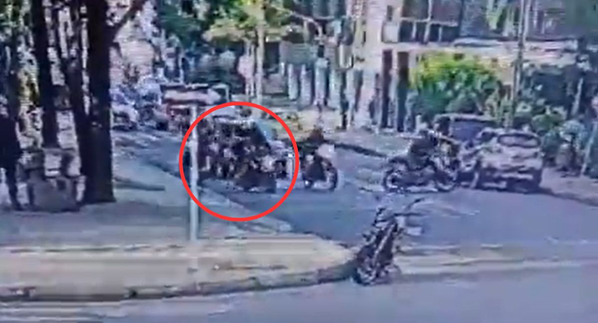 Sicario que atacó a empresario Hernán Roberto Franco Charry en el Parque de la 93 de Bogotá huyó en moto de inocente, al que amenazó con un arma.