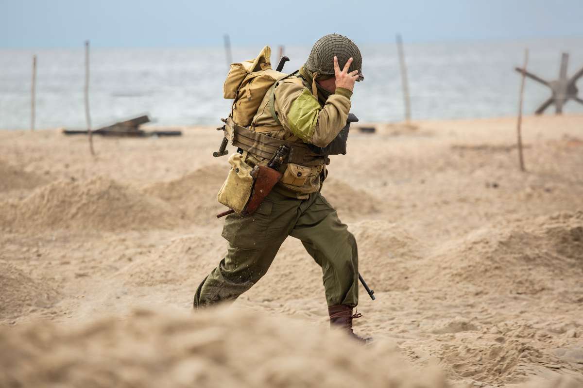 Foto de soldado, en nota de que colombiano en guerra en Ucrania contó cuánto gana como soldado por combatir a Rusia