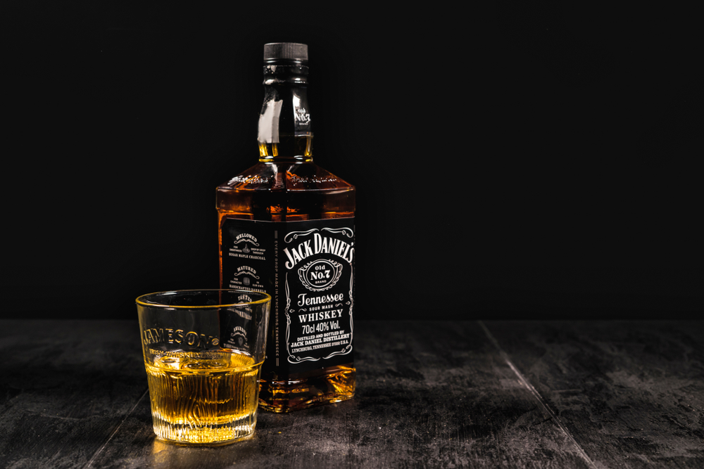 Quién fue Jack Daniel's  y quién es el dueño de la marca de whisky actualmente.