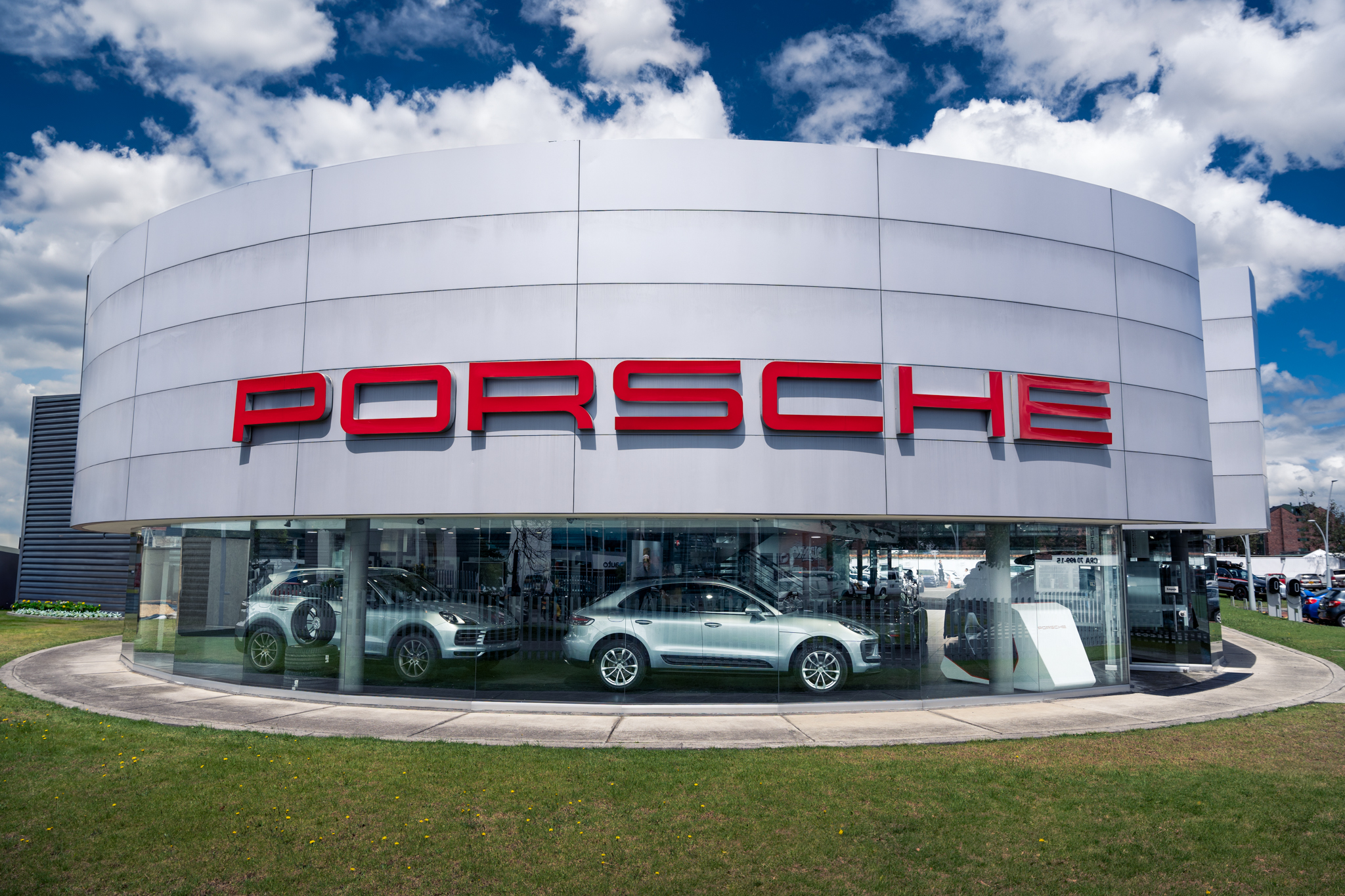 Imagen de concesionario Porsche por nota sobre nuevas remodelaciones en sus puntos de venta
