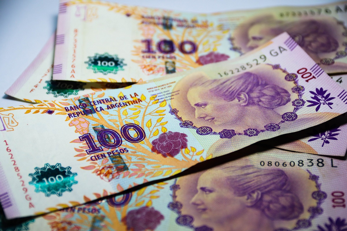 Billete argentino, en nota sobre cuántos son 10.000 pesos argentinos, en pesos colombianos