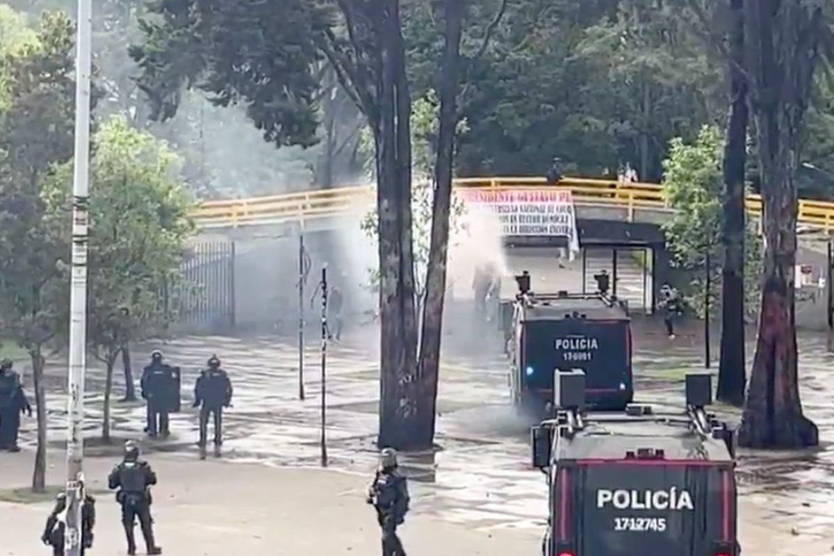 Disturbios en Universidad Nacional, de Bogotá, crea trancones en la calle 26