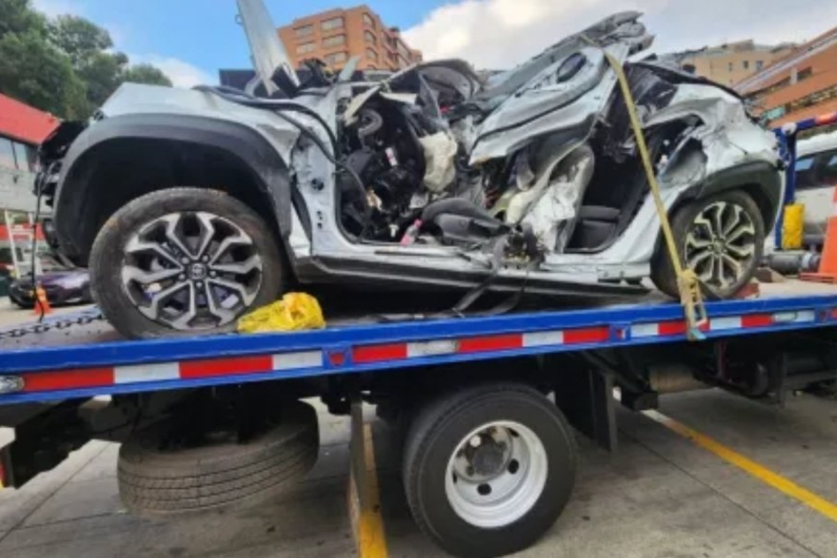 Se conocen nuevos datos del conductor que murió en la carrera Séptima con calle 127, en Bogotá. El carro quedó casi destruido. 