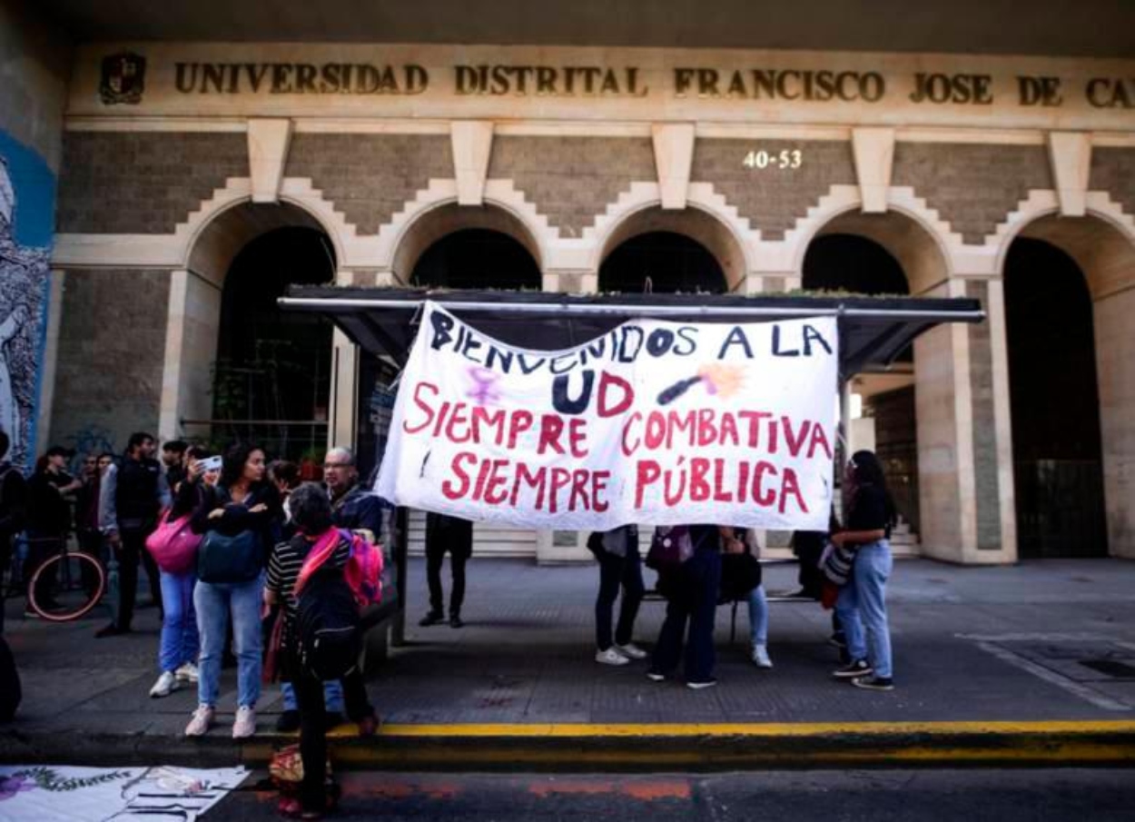 Formulan pliego de cargos a exrector de la U. Distrital de Bogotá por presunta omisión ante quejas de acoso sexual