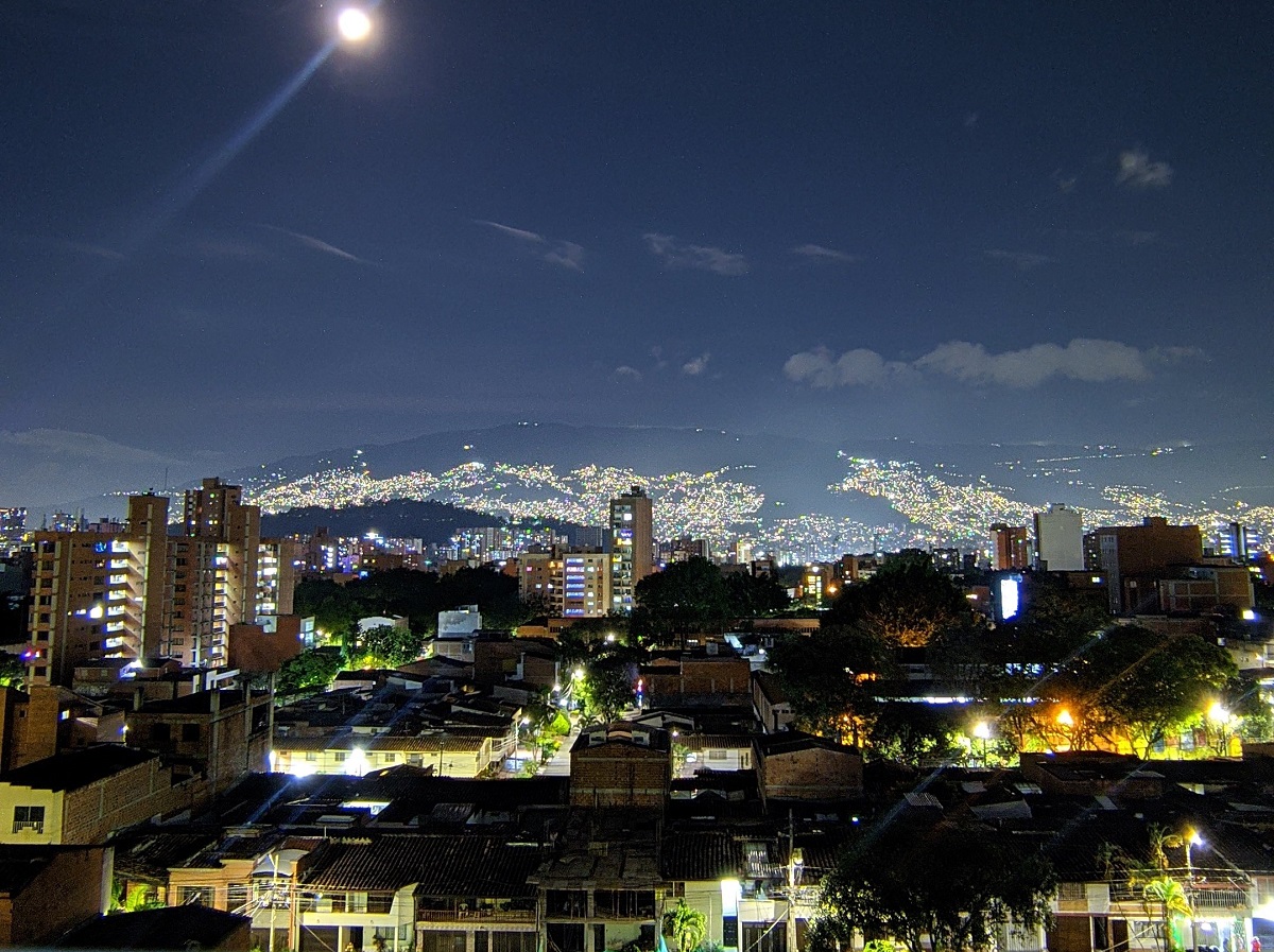 Críticas por presencia de extranjeros en Medellín. 