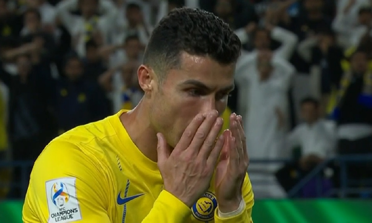 Cristiano Ronaldo falló gol insólito en Champions de Asia en derrota del Al Nassr.