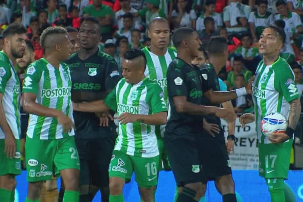Pelea entre Dayro Moreno y Jeison Lucumí en Nacional por la que el delantero tolimense fue echado del equipo verde.