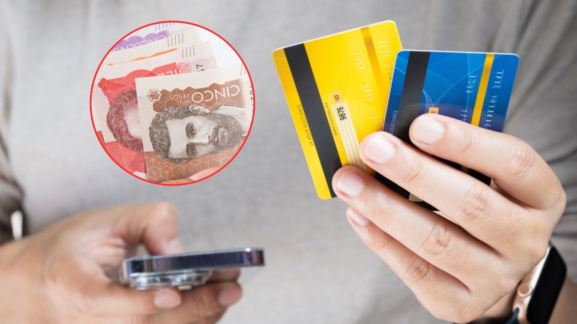 Imagen de tarjetas de crédito y dinero por nota sobre baja en tasas de interés.