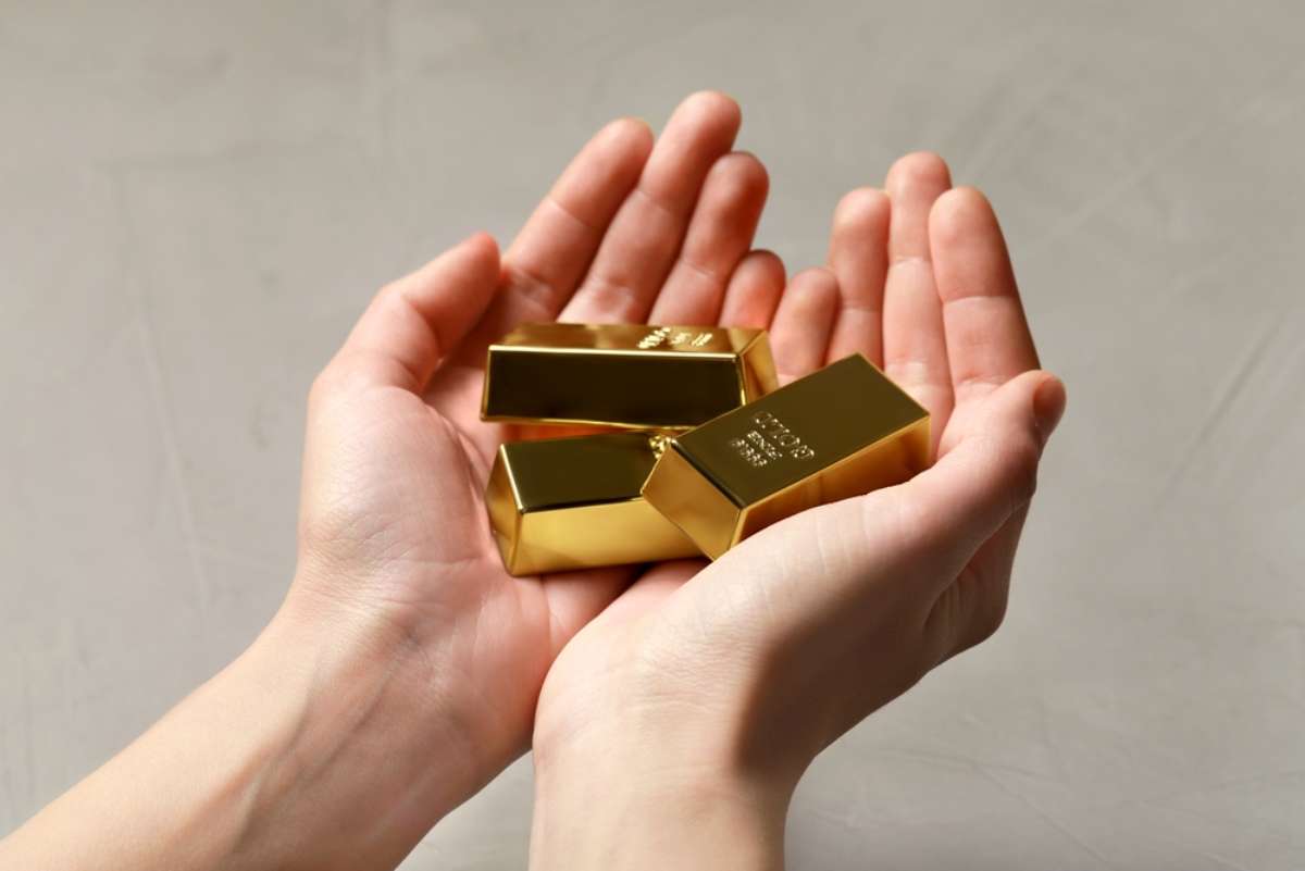 Foto de lingotes, en nota de que aclaran si se puede fabricar oro y explican por qué se cree que es posible hacerlo