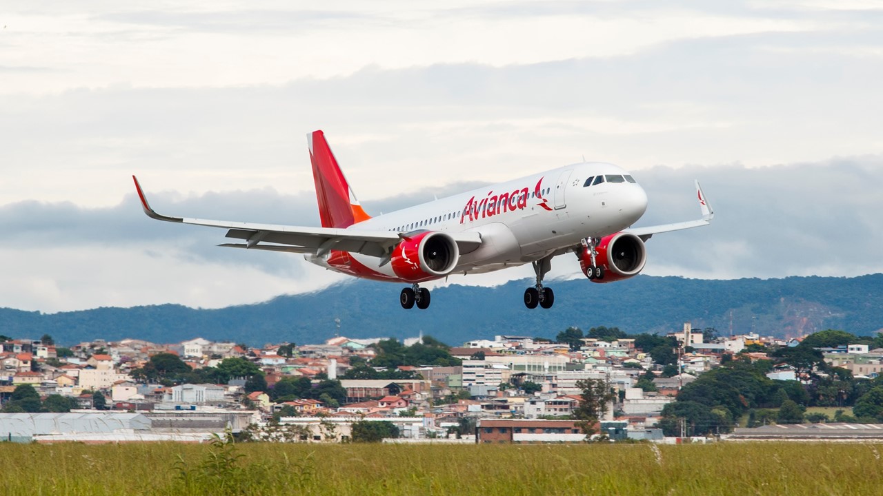 Emergencia en vuelo de Avianca en vuelo que cubría la ruta Madrid-Medellín. El avión tuvo problemas y aterrizó de urgencia en un aeropuerto de una isla. 