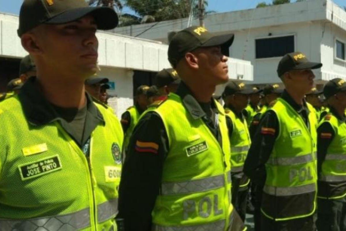 Policía en Bogotá quedó herido, luego de enfrentar a ladrones que iba a robar a un taxista en el sur de la capital. Está en una clínica en grave estado. 